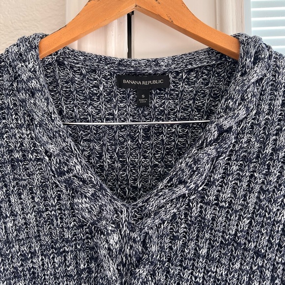 Banana Republic knit sweater. Great quality. - Picture 3 of 3
